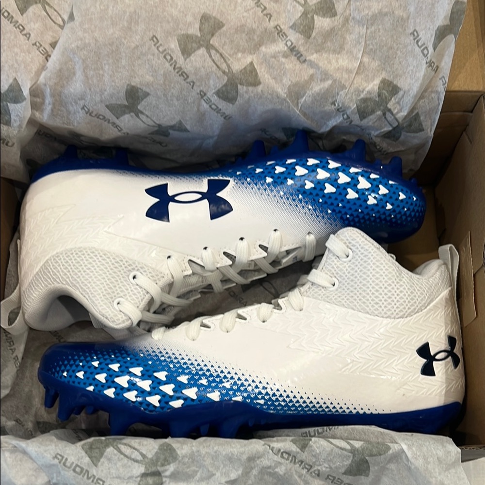 Under Armour Spotlight Select 3 Jr MC Football Cleats with Gradient Dot Design